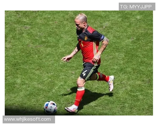 足球明星吸烟瞬间揭秘引发热议的健康与形象之争 足球明星吸烟瞬间揭秘引发热议的健康与形象之争